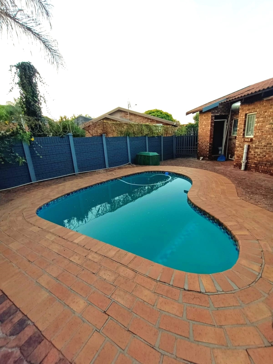 3 Bedroom Property for Sale in Safari Gardens North West